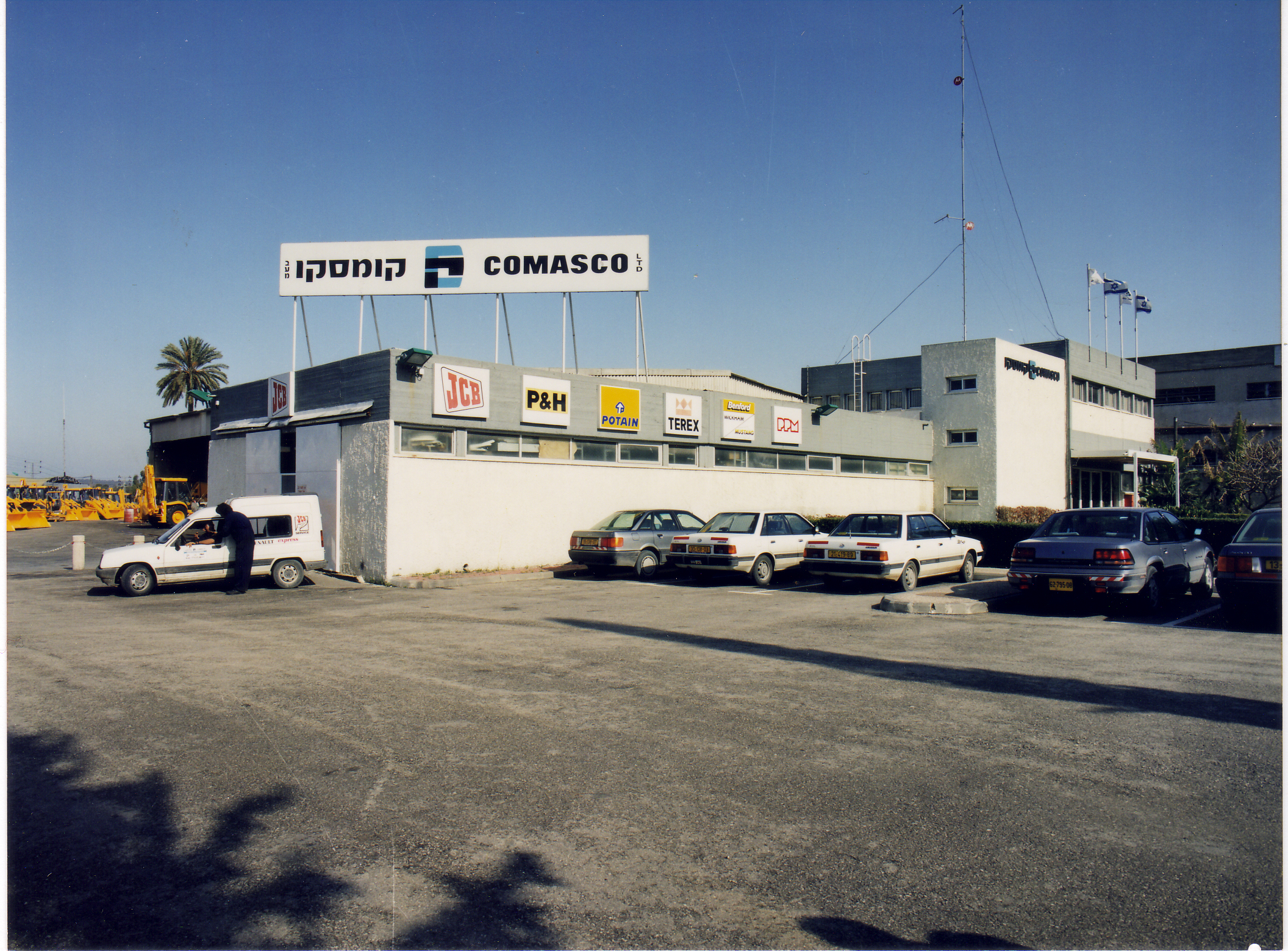 Old Comasco garage and ofices in Petah-Tikva